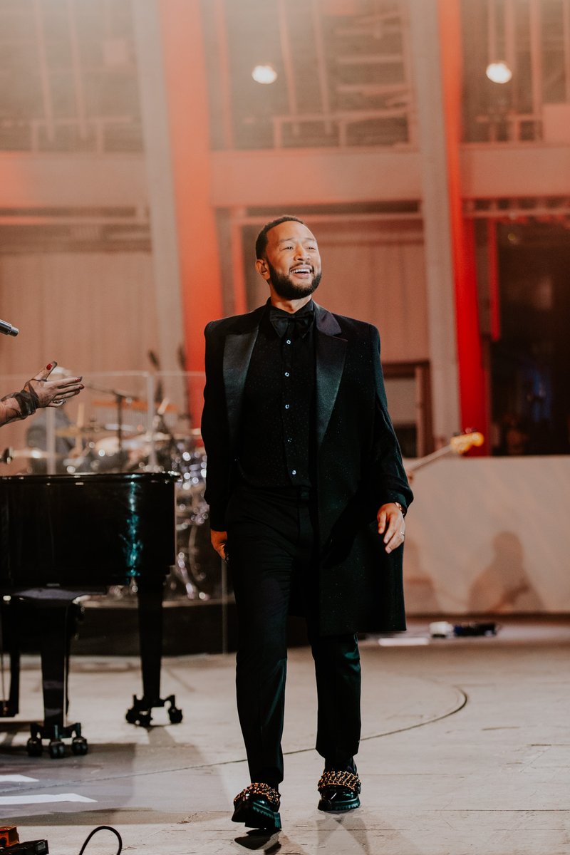 More shots from our beautiful evening together at the @hollywoodbowl with the @laphil orchestra and gospel choir! 📸 Yvan Nguyen