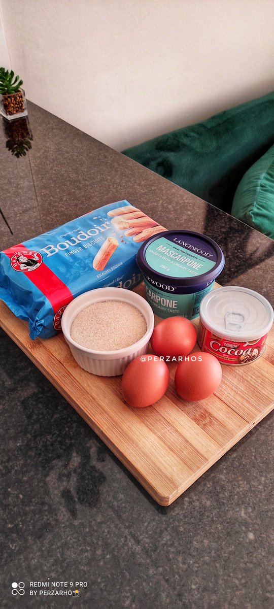 Perzarhos's tweet image. Tiramisu dessert 😋

Ke bone motho a kitima ka jelly a green ka december...

Ingredients:
1) Finger biscuits
2) Mascarporne cream
3) Eggs
4) Sugar
5) Cocoa
6) coffee

Enjoy and dont forget to follow me for more recipes