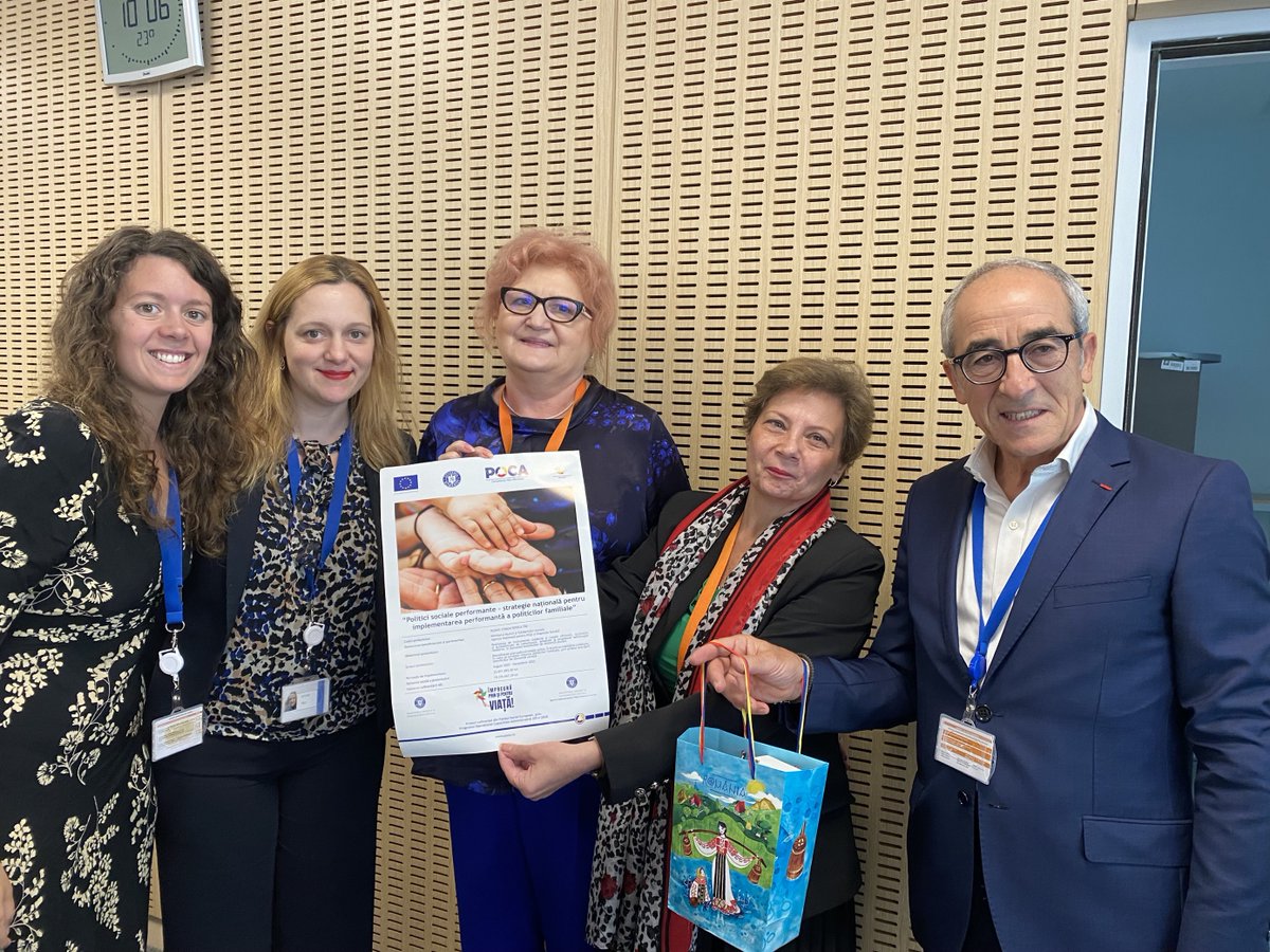 TaharBelmounes's tweet photo. La @Caf75_actus a reçu la visite d’une délégation roumaine du Ministère du Travail et de la Solidarité Sociale et de l’Agence Nationale des Paiements et de l’Inspection Sociale. Une visite riche en échanges autour de notre engagement commun pour l'accès aux droits des #familles. https://t.co/8W2QKnLRKV