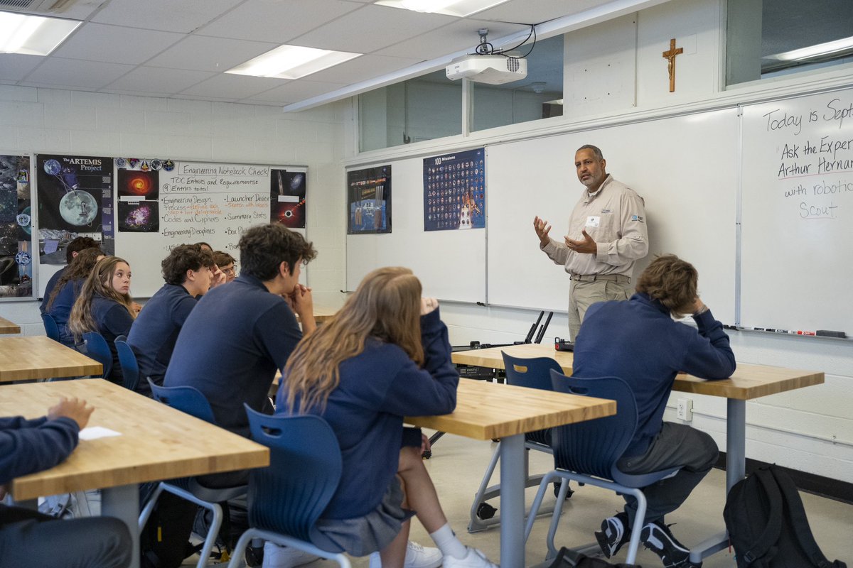 Scout the robot dog joined us for a full and fun day on campus this week. Thank you to drone pilot and robotics operator Arthur Hernandez for sharing your expertise with our engineering classes 🤖 <a href="/melissapore/">Melissa Pore, KM4CZN</a>