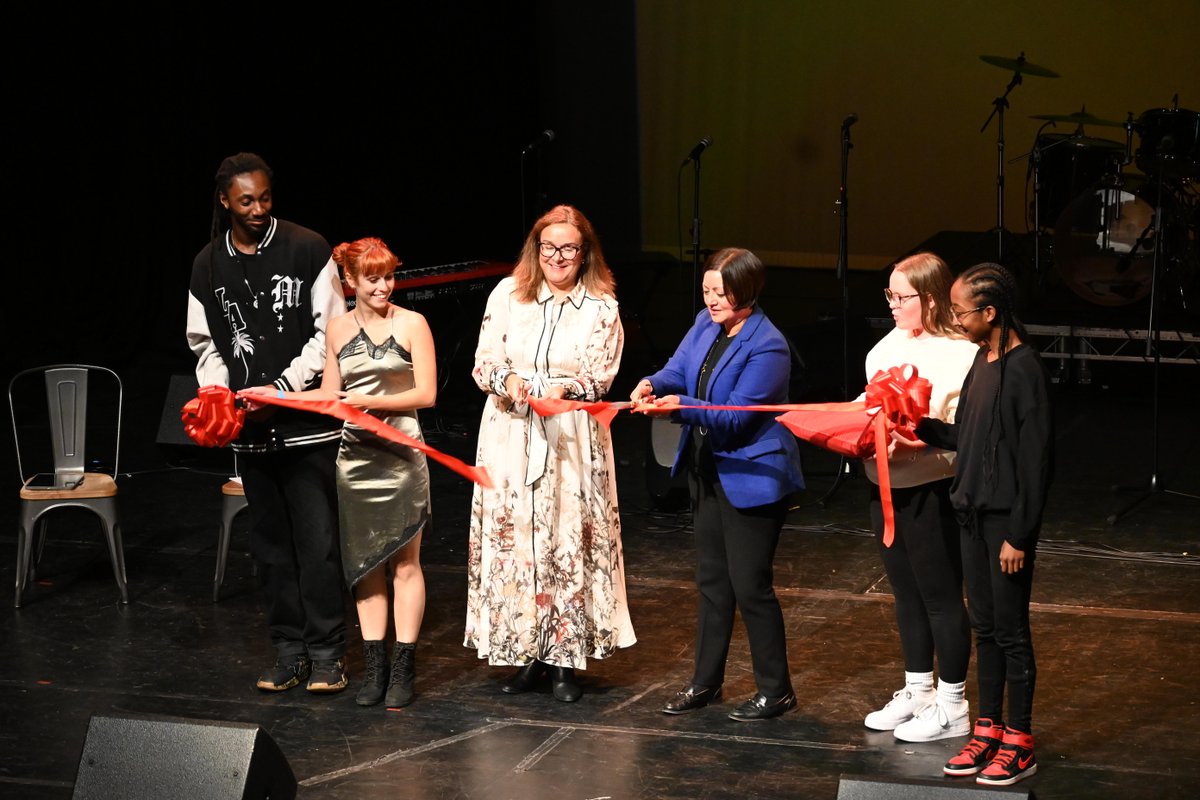 Uni of East London tweet media