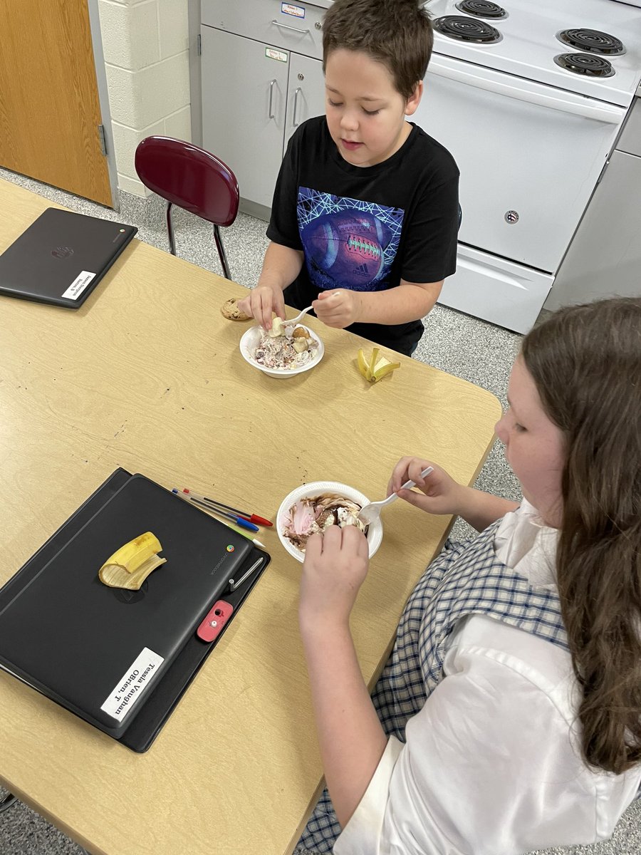 boydsbistro's tweet photo. When all your students do an awesome job crushing a state curriculum goal in the high percentage rangeโฆ. You have a celebration! @BCMS_Principal #sundaebar #earnyourtoppings https://t.co/NYKDL7nDXW