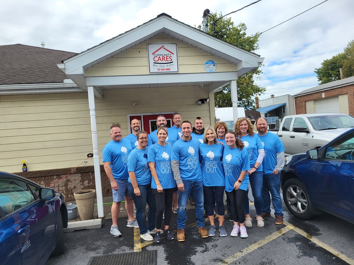 CARES4homeless's tweet image. Thankful Thursday
The Greater Harrisburg Association of Realtors provided some cleaning and painting at Community CARES Resource Center yesterday.  Thank you for showing that our Community truly CARES!!! #morethanshelter