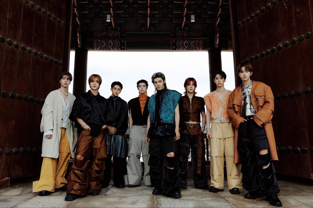 captainuwu's tweet photo. NCT 127 instagram update #NCT127

Uploading the pics of them using Hanbok on Chuseok in Gyeongbokgung Palace of Seoul... this is 127 the Seoul team ><❤ https://t.co/4sXmJ4Lg9T