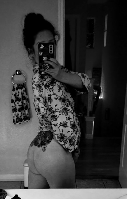 #ThirstyThursday ,#onlyfansgirl  Cum take a sip😽 https://t.co/hLBhVbbA86 https://t.co/aU9rZ16OYA<a href="/tag/thirstythursday"class="tags">#ThirstyThursday</a><a href="/tag/onlyfansgirl"class="tags">#onlyfansgirl</a>