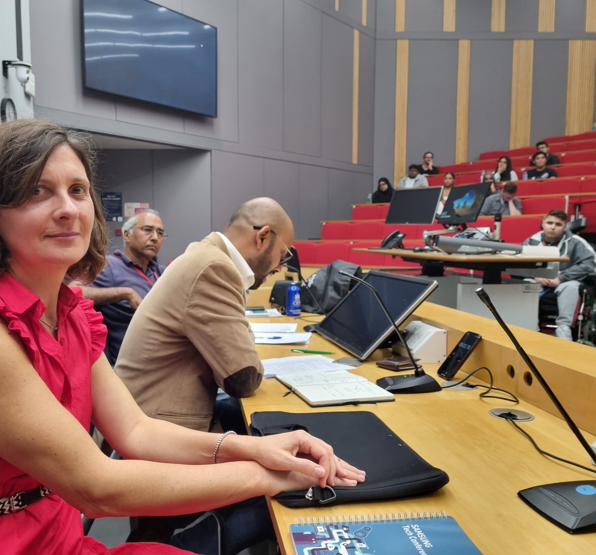 Sara1Silvestri's tweet photo. Ongoing #Welcomeweek #freshersweek panel discussion on global #disorder by @Cityintpolitics #academics #international #politics #history #studends #humanrights #diplomacy #policy #economy #undergraduates #postgraduates @CityUniLondon @Sasikumar7684 @USEmpire @Giuseppe_Grieco https://t.co/HY9SCJlLvx