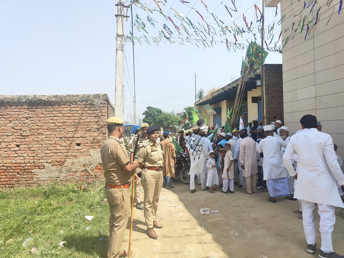 थाना सेक्टर 113 अंतर्गत ग्राम पर्थला में बारावफात के जुलूस को सकुशल संपन्न कराया गया l
<a href="/ACP3NOIDA/">ACP3 NOIDA</a>
<a href="/DCP_Noida/">DCP_Noida</a> <a href="/noidapolice/">POLICE COMMISSIONERATE GAUTAM BUDDH NAGAR</a> <a href="/Uppolice/">UP POLICE</a>