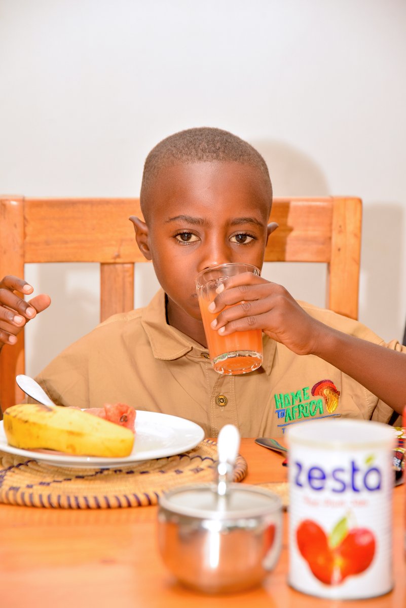 Nicholas's first meal with the team as he embarked on his tour of Queen Elizabeth National Park.
Thank you Home To Africa Tours and travel , Elly Bangirana Redeemed for the treat rendered to him. He will never forget the experience !
#hometoafricatours