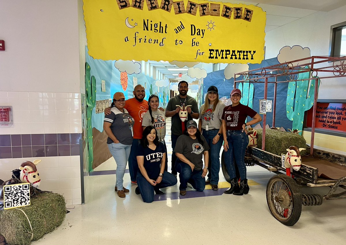 __CGarcia's tweet photo. ☀️☁️ Sheriff-EE, night and day, a friend to be, for EMPATHY! 👢 5th Grade definitely did #gettheirteachon 🌵🌙#COMICCON #TeamSISD #MRE 🦉 @getyourteachon #RockYourSchool 🧡💜 https://t.co/q5OQGqFcN5