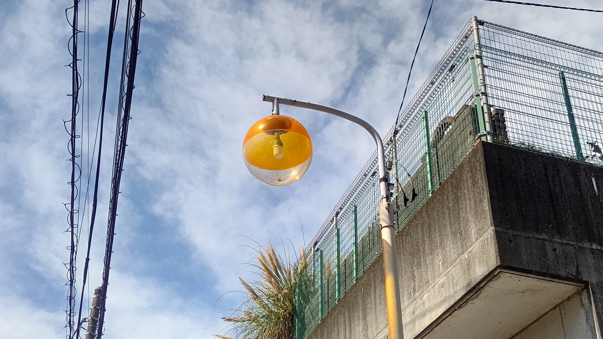 ____knnk____'s tweet photo. ニッチな趣味が多い自分なのですが、ここ１ヶ月ぐらいはレトロな街路灯を見たり探したりにハマってます https://t.co/4BVxFlj80i