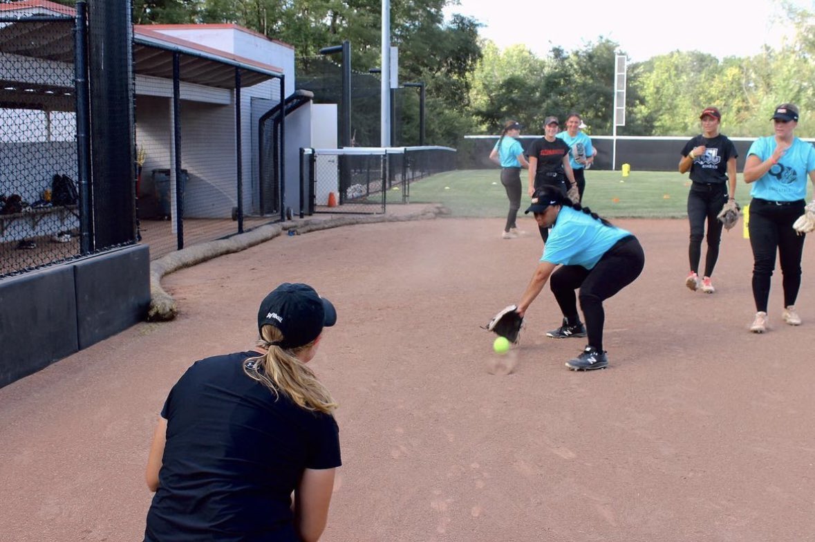 UMSLSoftball's tweet photo. Catch us in action at home🏠 this weekend. 
Double header against STLCC 
Sunday 🎃October 1st 
First pitch is 12pm https://t.co/ss7NA4xAWL