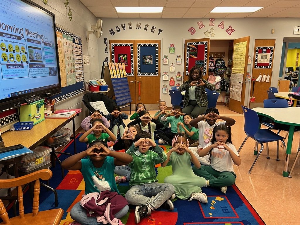 Farmingdale School District is in our thoughts and prayers after the tragic bus accident last week. Northern Parkway wanted to show support by wearing green and sending their love!