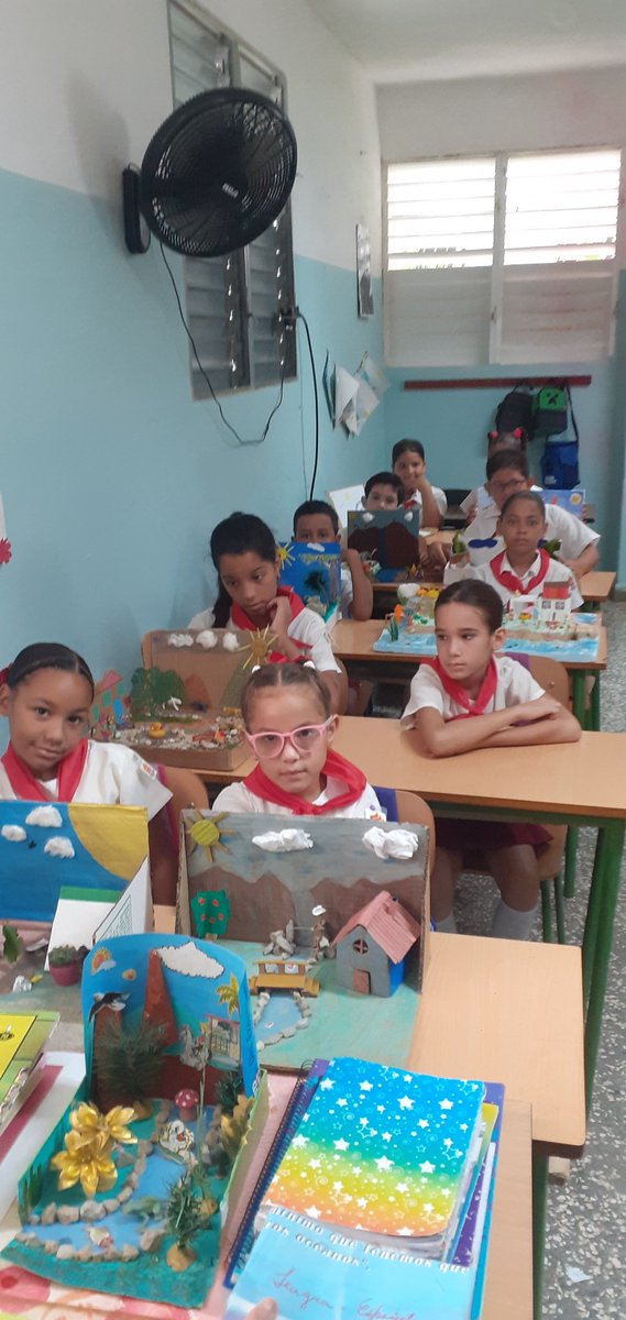 Excelente presentación de la asignatura El Mundo en que Vivimos de nuestros pioneros de 4to grado a cargo de su maestra Cecilia Arias . Esta vez con la temática de los componentes de la naturaleza.
#dmehabanadeleste 
#ALaEducaciónPonleCorazón 
#porlaeducación 
#MinedCuba