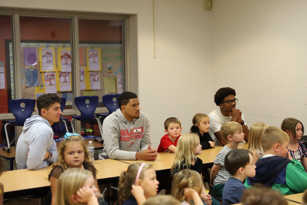 We had a great morning at Hose Elementary! Today we played games and read a book! 
 
#WAF | #BooksBasketballandBeyond 📚⚪️🏀🔴