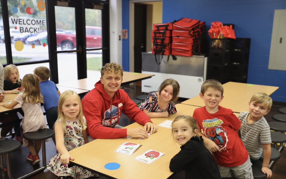 WabashBBall's tweet photo. We had a great morning at Hose Elementary! Today we played games and read a book! 
 
#WAF | #BooksBasketballandBeyond 📚⚪️🏀🔴 https://t.co/KwAdfYEsyq