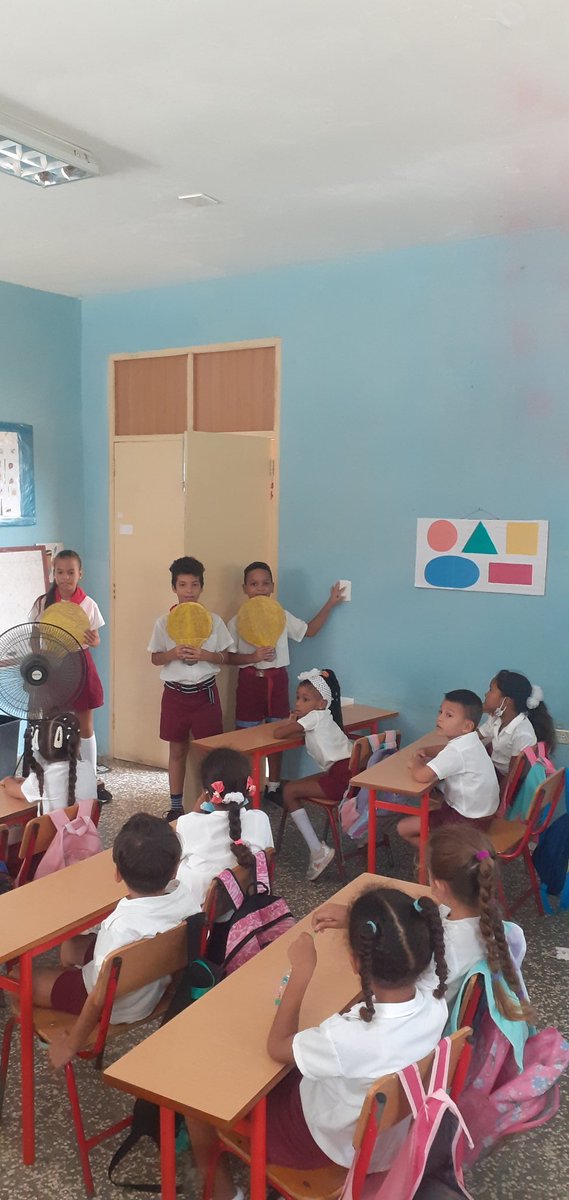 Nuestros pioneros contribuyendo al ahorro energético del país.
#vamospormas2023 
#dmehabanadeleste 
#ALaEducaciónPonleCorazón 
#MinedCuba 
#porlaeducación