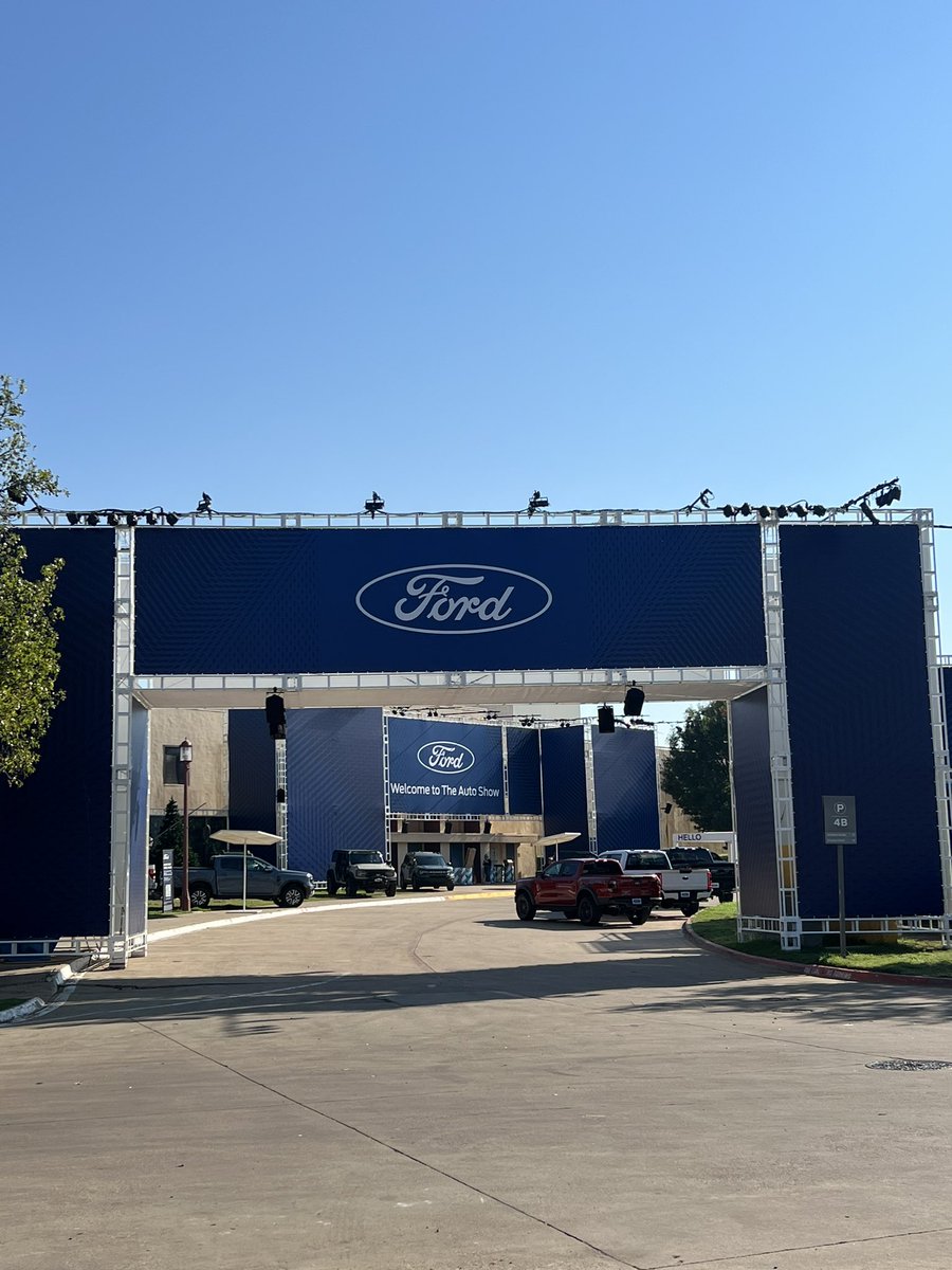 BigTexNews's tweet photo. Everything is bigger in Texas-including the @texasautoshow! We're gearing up for the @StateFairOfTX , hosting Texas Auto Show Media Day this morning, unveiling the new models that will be on display at the Fair. #TXAS

 @RamTrucks @Toyota @Ford @Kia https://t.co/UsJwQfUj5k