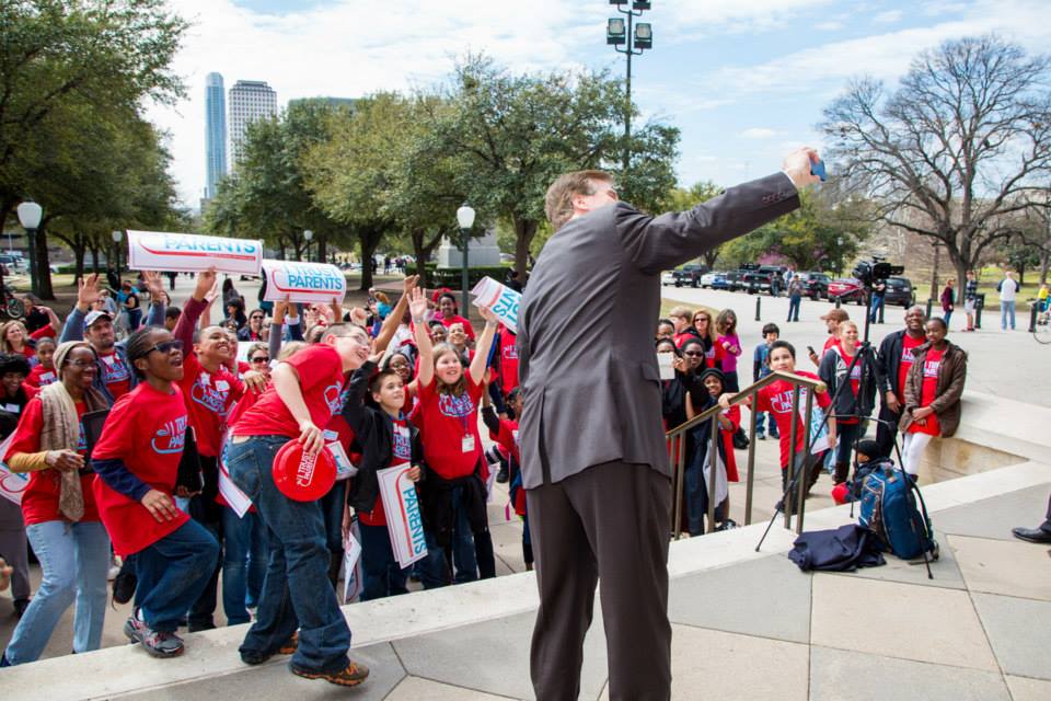 PSO_Texas's tweet photo. #TBT to Texas Lt. Governor @DanPatrick taking a selfie with students at @PSO_Texas 2015 Capitol Day. #ITrustParents #Advocacy #SchoolChoice https://t.co/g3GmjW9Kwy