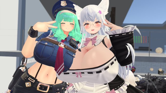 今日のツーショ! 自分も大きくなってちょっと撫でました #八尺カフェ 