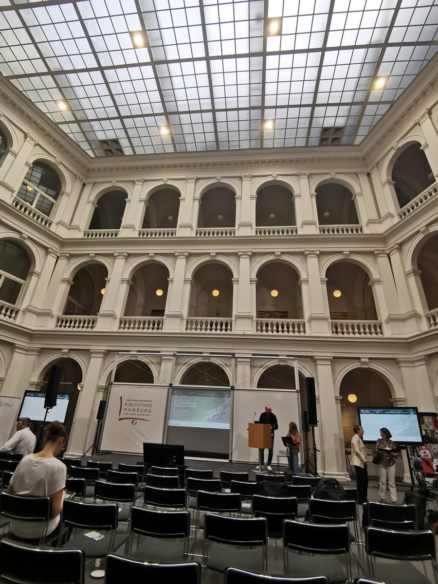 OERinfo's tweet photo. Das war der zweite Tag der #CIHH23! Sechs inspirierende Vorträge zu den Themen #Nachhaltigkeit und #OER sowie die Premiere des OER-Slams standen heute auf der Agenda.
#OERde #OpenEducation #OpenEducationalResources #OEP #OpenEducationalPractices #twCampus #Hochschullehrer https://t.co/GAAydemxOr