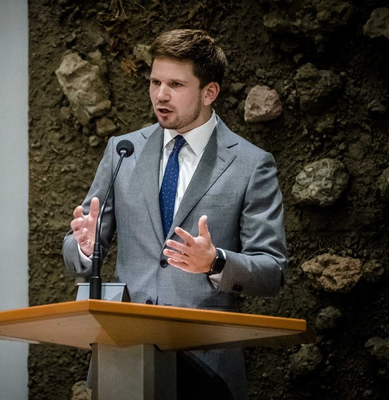 Gister kwam Klaus Schwab op bezoek bij Rutte. Nederland speelt een HOOFDROL in 'The Great Reset'. Weten jullie nog dat Rutte LOOG tegen Gideon van Meijeren &amp; het een 'complottheorie' noemde? Gideon had gelijk! 

Doe een ♥️ &amp; RT als je Gideon steunt! 

#WEF #schietpartij