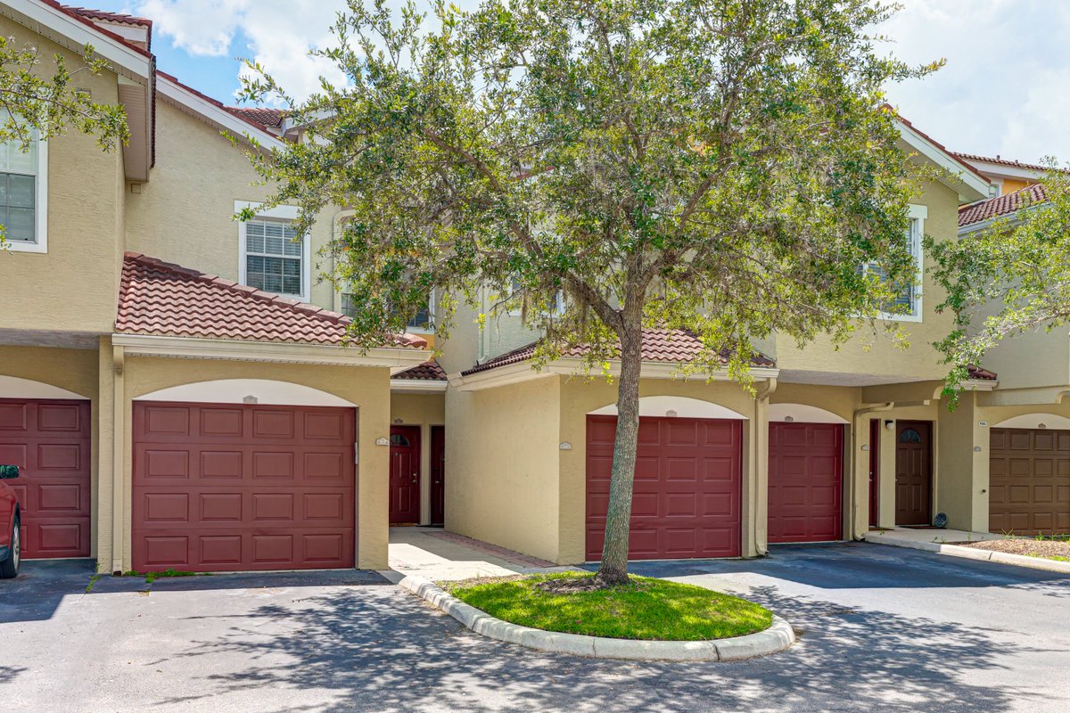 ZarghamiGroup's tweet photo. Ideally situated in a central location, you'll enjoy convenient access to I-75, the vibrant shopping, dining, and entertainment options at UTC, Nathan Benderson Park, Downtown Sarasota, SRQ International Airport, and the picturesque Gulf Beaches. https://t.co/StfXUQB5OI