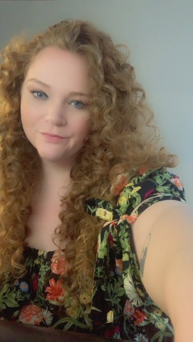 GM I feel very cute at work in my little flower dress and since I don&rsquo;t have a lunch date would you like