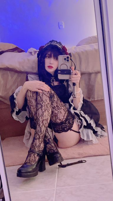 Can I be your maid? https://t.co/Odyjn8N4JN