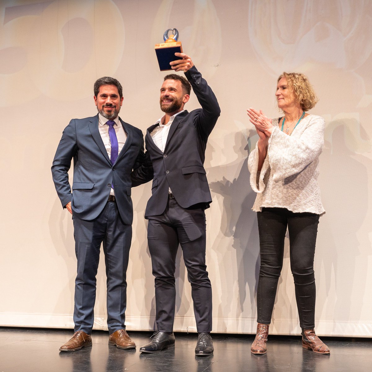 🏆 𝗖𝗛𝗔𝗥𝗥𝗨𝗔 𝗗𝗘 𝗣𝗟𝗔𝗧𝗔 ✨

El remero Bruno Cetraro fue premiado con el Charrúa de Plata a la Hazaña Deportiva.

#PremiosCharrúa2023
#50PremiosCharrúa