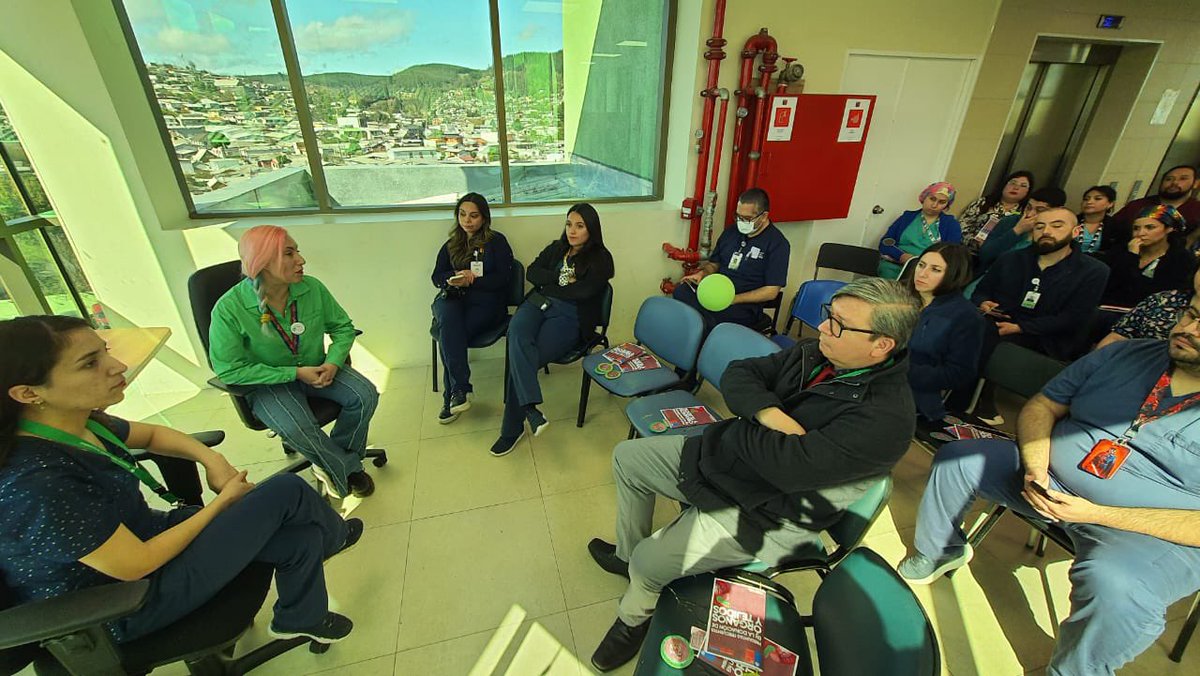 HospitalChue's tweet photo. 🏥 REALIZAN CONVERSATORIO DE DONACIÓN DE ÓRGANOS CON COMUNIDAD FUNCIONARIA DEL HOSPITAL 

💕 Poder aclarar dudas y fortalecer conocimientos funcionarios participaron de un conservatorio en torno a este tema que septiembre conmemora su día nacional. https://t.co/AisR6ERGsT
