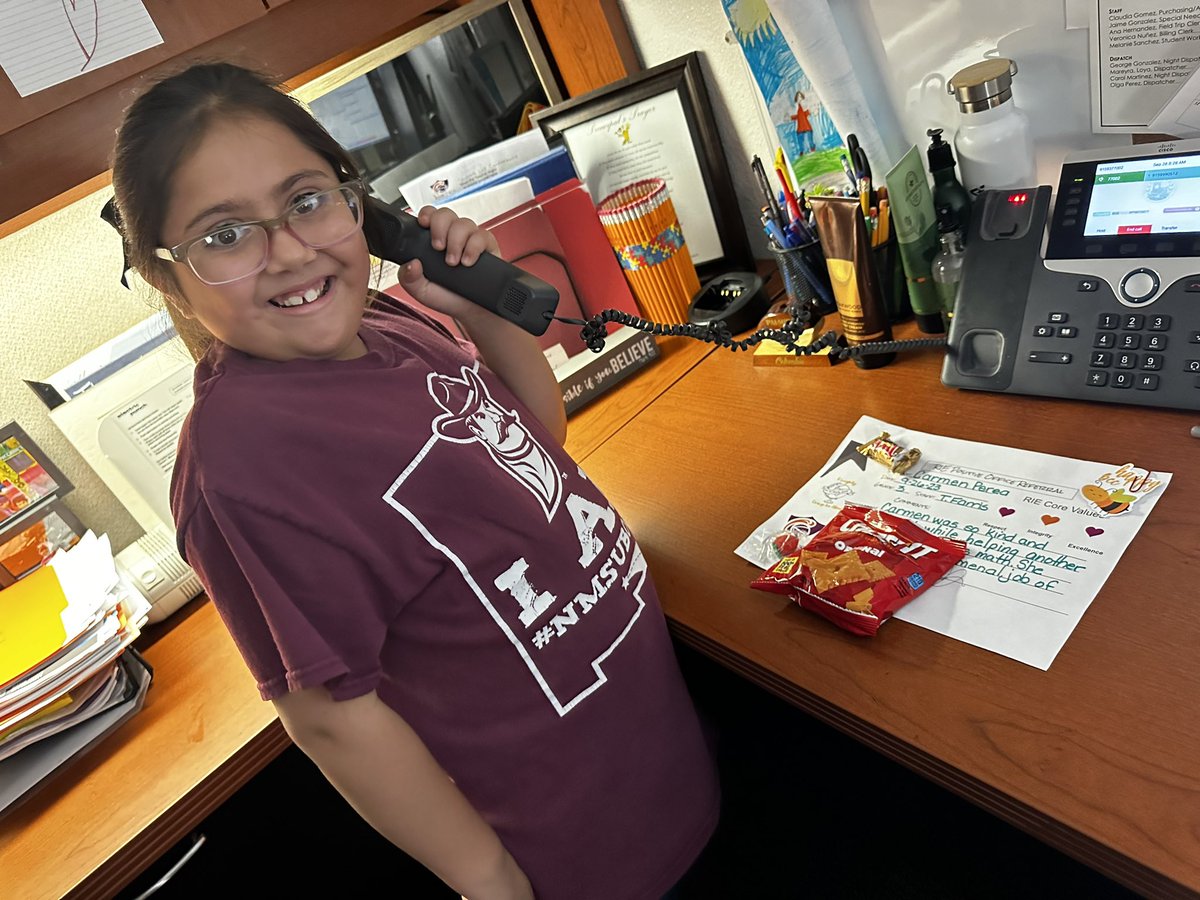 JonFlores_EP's tweet photo. Love kicking off my day with #PositivePhoneCall home! Keep up the fantastic work Knights! #ItsAnItuarteThing https://t.co/loMTvGEoLg