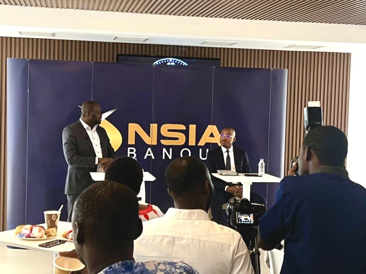 LeonceYace's tweet photo. Pour la deuxième année consécutive, #NSIABanqueCI renouvelle son soutien au #SikaInvestChallenge, une initiative de mentorat initiée par notre partenaire @FinanceSika.
Dans le cadre de ce partenariat, M. Souleymane Coulibaly, Directeur Financier chez #NSIABanqueCI, a partagé son expérience professionnelle avec les finalistes du programme. Cette session de mentorat pour les étudiants, que j’ai moi-même eu l’occasion d’animer lors de l’édition 2022, paraît essentielle au transfert de compétences aux plus jeunes.
Connecter le monde de l’entreprise et les jeunes générations n’est jamais vain. Les initiatives comme le #SikaInvestChallenge nous permettent de contribuer, à notre échelle, à la réussite professionnelle de la relève. Un levier que l’on sait essentiel à notre croissance économique.
Toutes mes félicitations aux finalistes de la promotion 2023 !