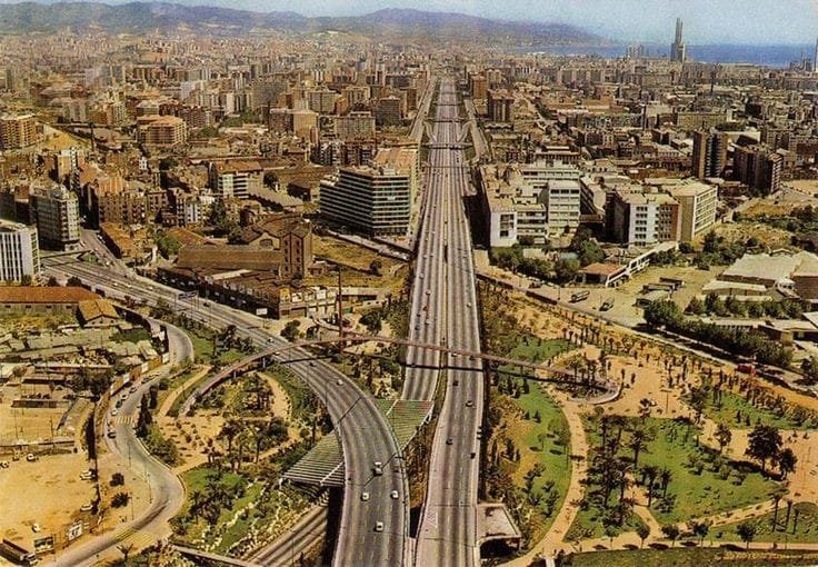 CatalunyaColor's tweet photo. Les Glòries als anys 70, amb l'Autopista Barcelona-Mataró.
🎨Color original https://t.co/BJnqjYC4sE