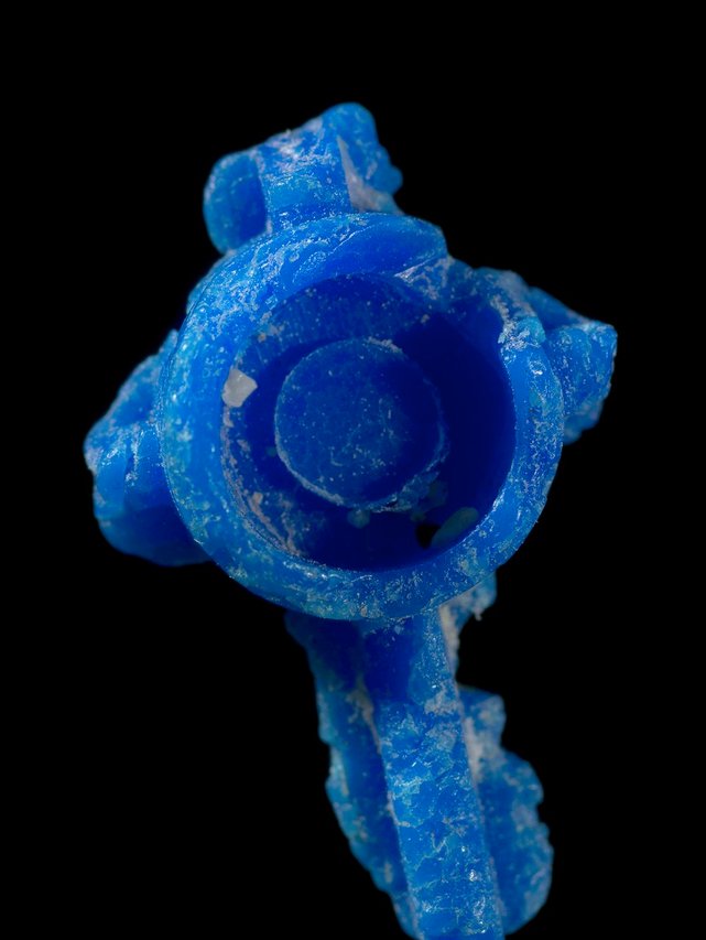 kindomproject's tweet photo. ⚓️ Many of us take our travels for granted, but for some objects, the journey is much more profound. Boston-based artist Evelyn Rydz takes us on a journey through her coastal field studies and microscopy to create a visually captivating portrait on objects from the ocean. https://t.co/EW9cETk60T