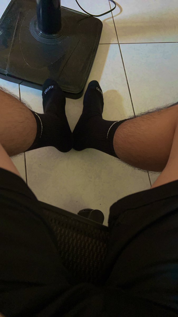 有人喜歡黑襪嗎？
#襪控 
#原味襪 
#野裸
