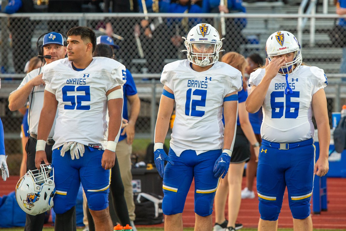 DCowart333's tweet photo. Friday Night Lights!  💙💛🏈💛💙 https://t.co/DFFhixsdp8