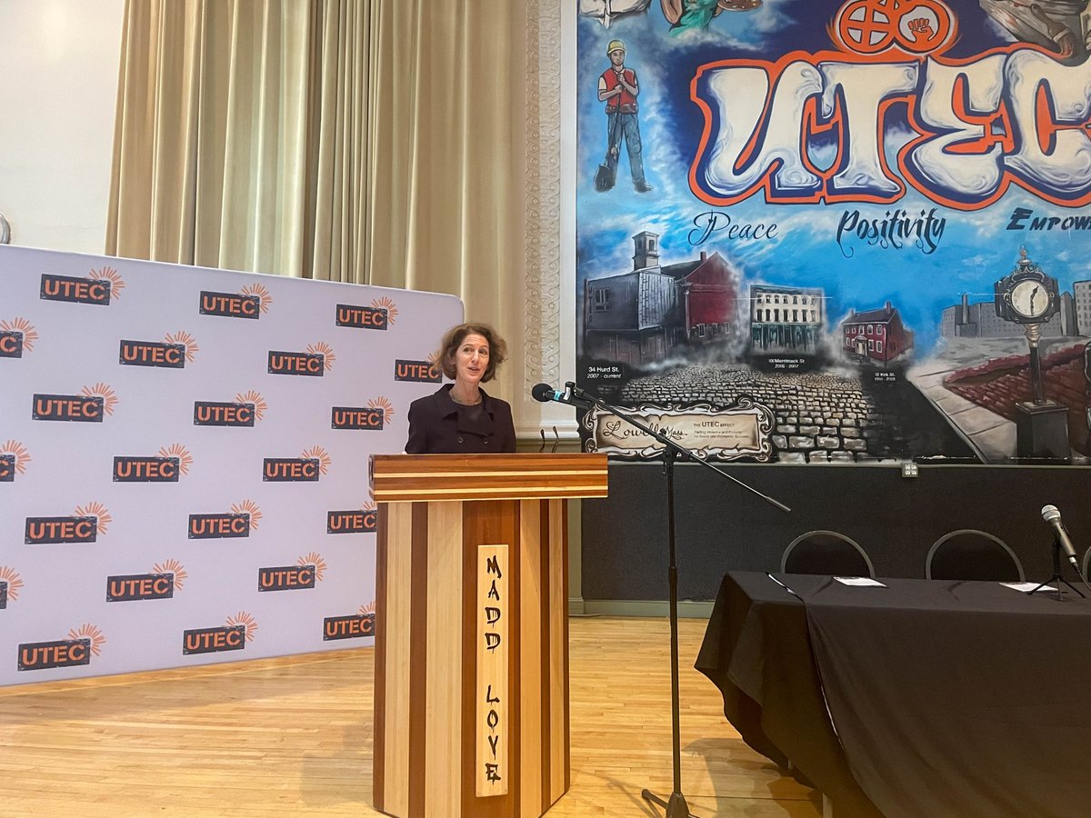 OJPgov's tweet photo. AAG Amy Solomon, NIJ Director Nancy La Vigne, CVI Senior Advisor Eddie Bocanegra, BJA Deputy Director Michelle Garcia, and OVC Deputy Director Sharron Fletcher announced $90M in funding to support community violence intervention programs across the country https://t.co/lxiyQ9pQlv https://t.co/raUnHtHtO6