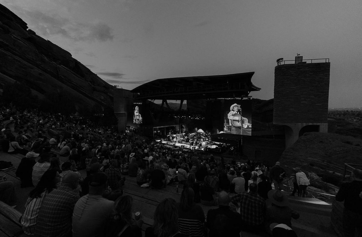 I share a passion for country music, with the folks i share a stage with. I’m honored to get to work with some amazing folks, some amazing places. Wow. REDROCKS With my friends, @laineywilson & @FlatlandCavalry