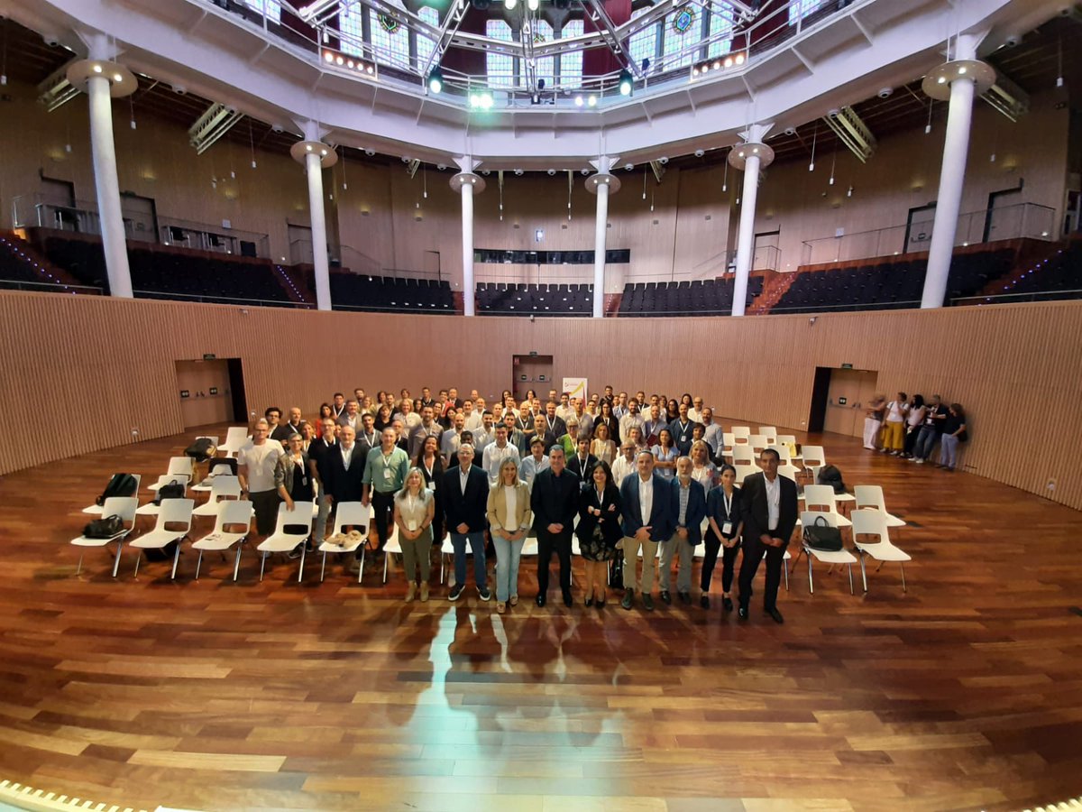 economieslocals's tweet photo. 📸 Foto de família de les empreses participants en la 12a edició del programa 'Accelera el creixement'

Sort i encerts a tots i totes!! https://t.co/I2vaQZkrh8