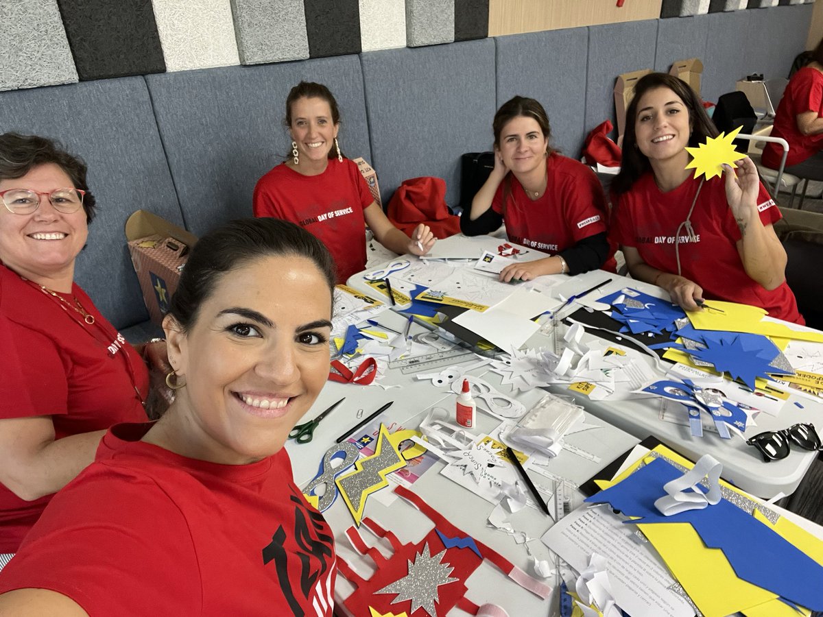 mnocelo's tweet photo. En días como hoy… merece la pena 💪🏼 🔝Elaboramos Kits de Pequeños Superpoderes 🦸🦹🏻‍♀️ ⚡️🦸🏽‍♀️🦸🏻‍♂️ para niños hospitalizados. Gracias a @fpdeseo @UnitedWaySpain @LillyES  #WeAreLilly #voluntariado https://t.co/dU0dgaY51F