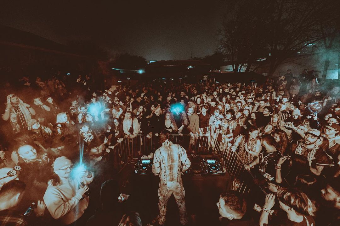 GreenElephantTX's tweet photo. #takebackthursday Take us back to @fullgrindtexas bringing the young legend himself @emorfik for this wild 360 set!! Was definitely a night to remember! π₯
Dallas, who do you want to see pull up at the Green Elephant? https://t.co/IXAM11cAQV