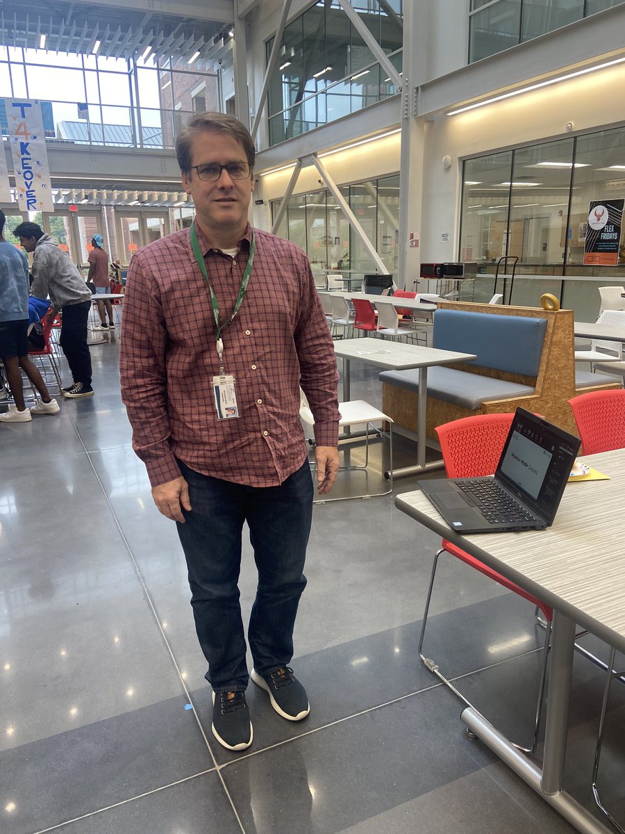 Laura Taylor tweet media