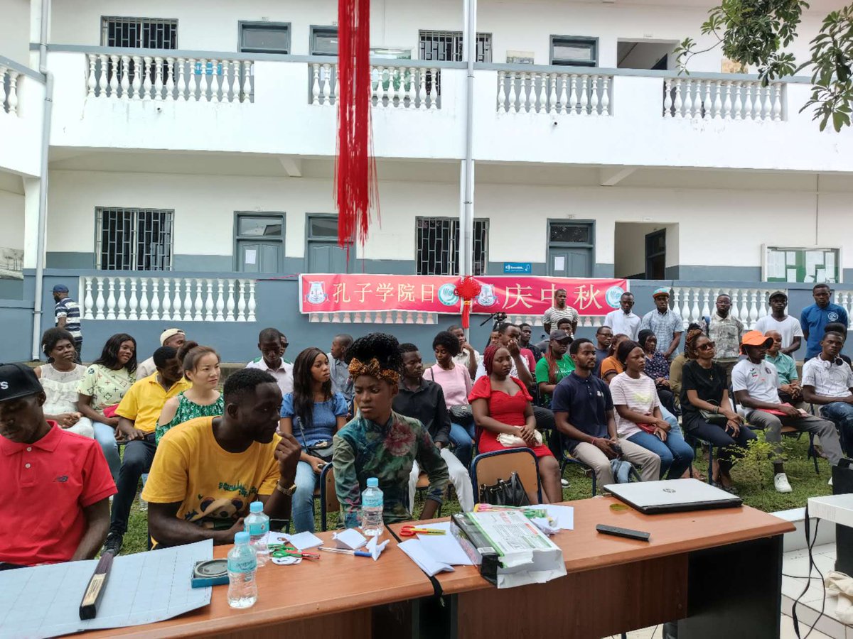 DeConfucio's tweet photo. El Instituto Cofucio de la Unge Celebro el Dia de Instututo Confucio y Festival de la Luna en Septiembre 27. https://t.co/IelcFt4V8e