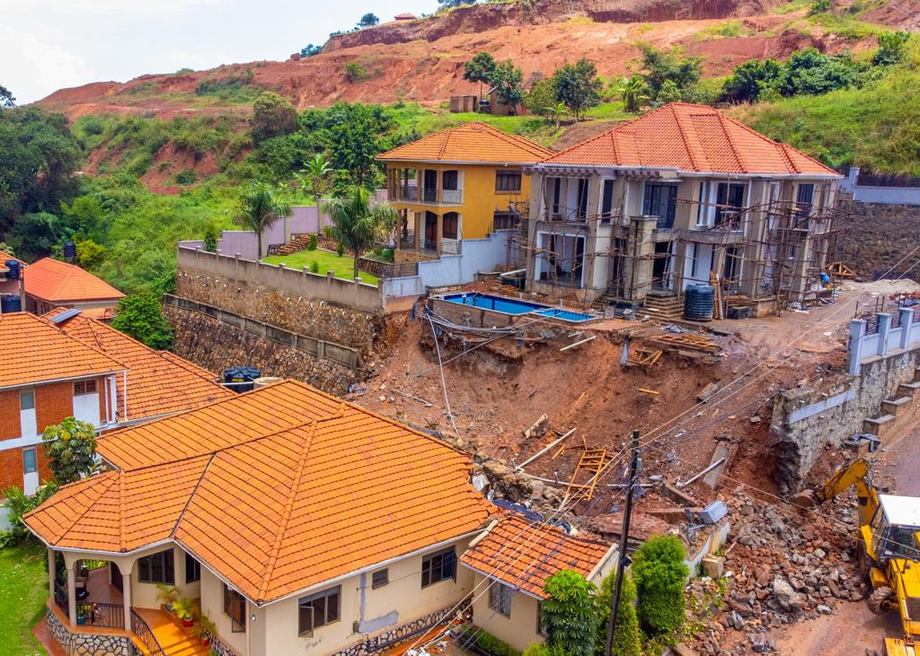 bhabat87's tweet photo. Kyengera Town Council and the National Building Review Board failed us. The pictures that precede this message are of my brother , Eugene’s house in Seguku . Yes, the one whose roof has been bashed in by a retaining wall. The wall in question, built by one Ismael Semakula poorly. https://t.co/gQr1uUF7IB