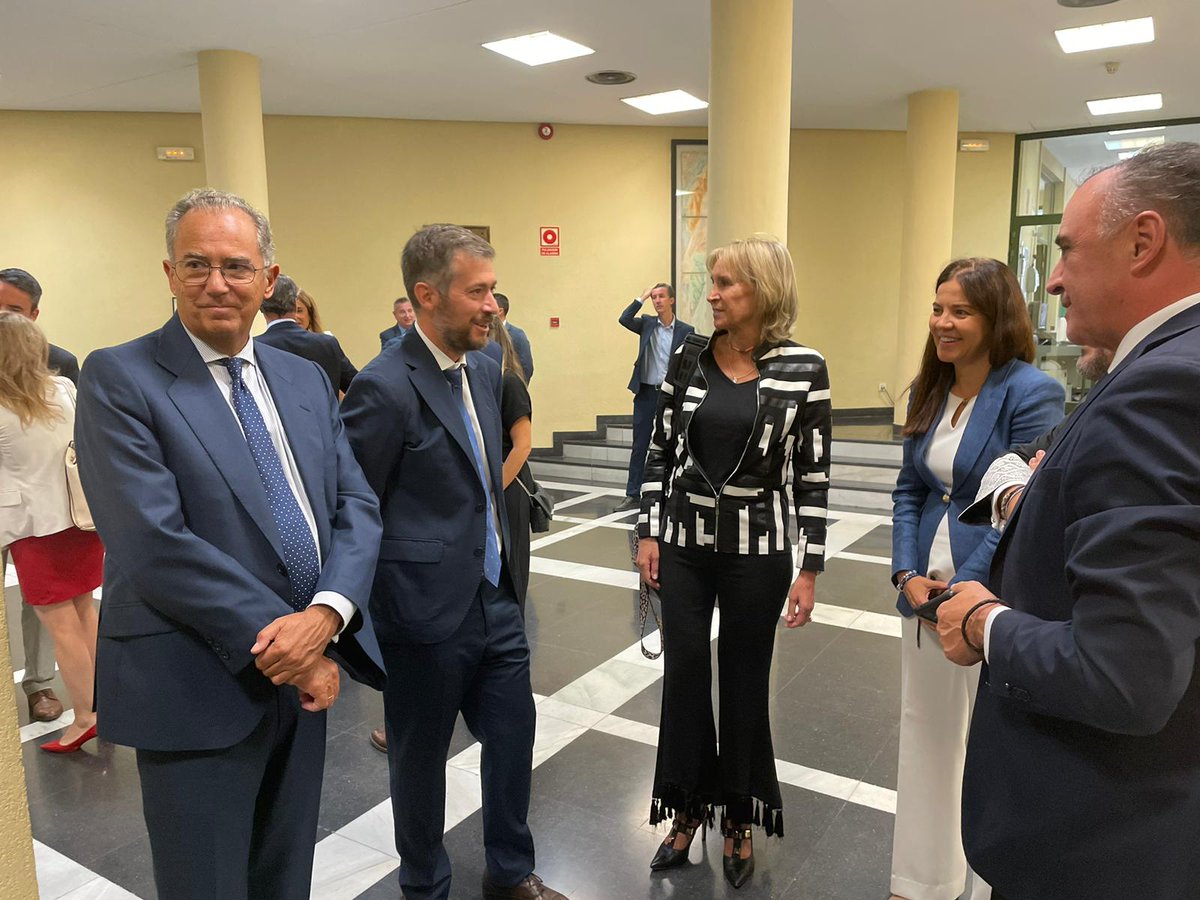 asambleamadrid's tweet photo. 👨‍⚖👩‍⚖ El Presidente de la @AsambleaMadrid, @eossoriocrespo, ha asistido al Solemne Acto Institucional de Apertura del Año Judicial de la Comunidad de Madrid. https://t.co/K1kwq8OtTk