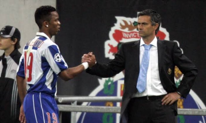 🗣 Carlos Alberto sobre jogo contra o United na campanha do título do Porto na Champions em 2004:

"Antes do jogo com o United, na preleção, o Mourinho não começou falando nossa escalação, começou pela deles e, então, virou-se para mim e disse: 'Feijão, você sabe quem é Paul