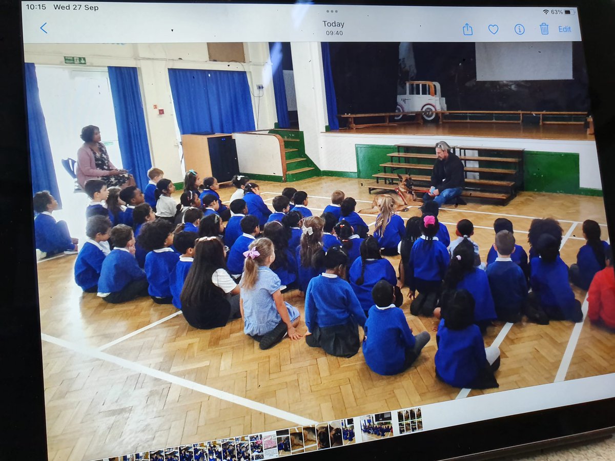 _teacher_7's tweet image. What a lovely morning Y2 had... thanks to our brilliant Mr Hutchinson &amp;amp; fabulous Connie 🐾💕🐾Children used #sciencevocabulary well when talking about #animals &amp;amp; their #observations #WhiteRoseScience @WhiteRoseEd @GreatSciShare @pstt_whyhow #KS1 
#Funlearning @GrangeHarrow