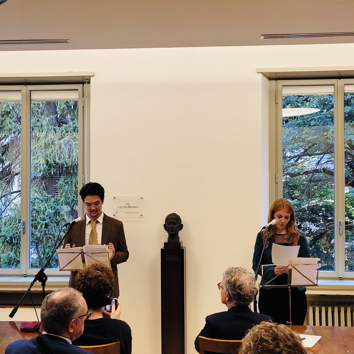 Abbiamo vissuto una mattinata densa di emozioni, in cui il nostro Direttore uscente Professor Gianluigi Baldo, assieme alle autorità accademiche, ai progettisti e ai colleghi antichisti, ha inaugurato gli spazi ristrutturati del nostro Dipartimento presso palazzo Liviano!