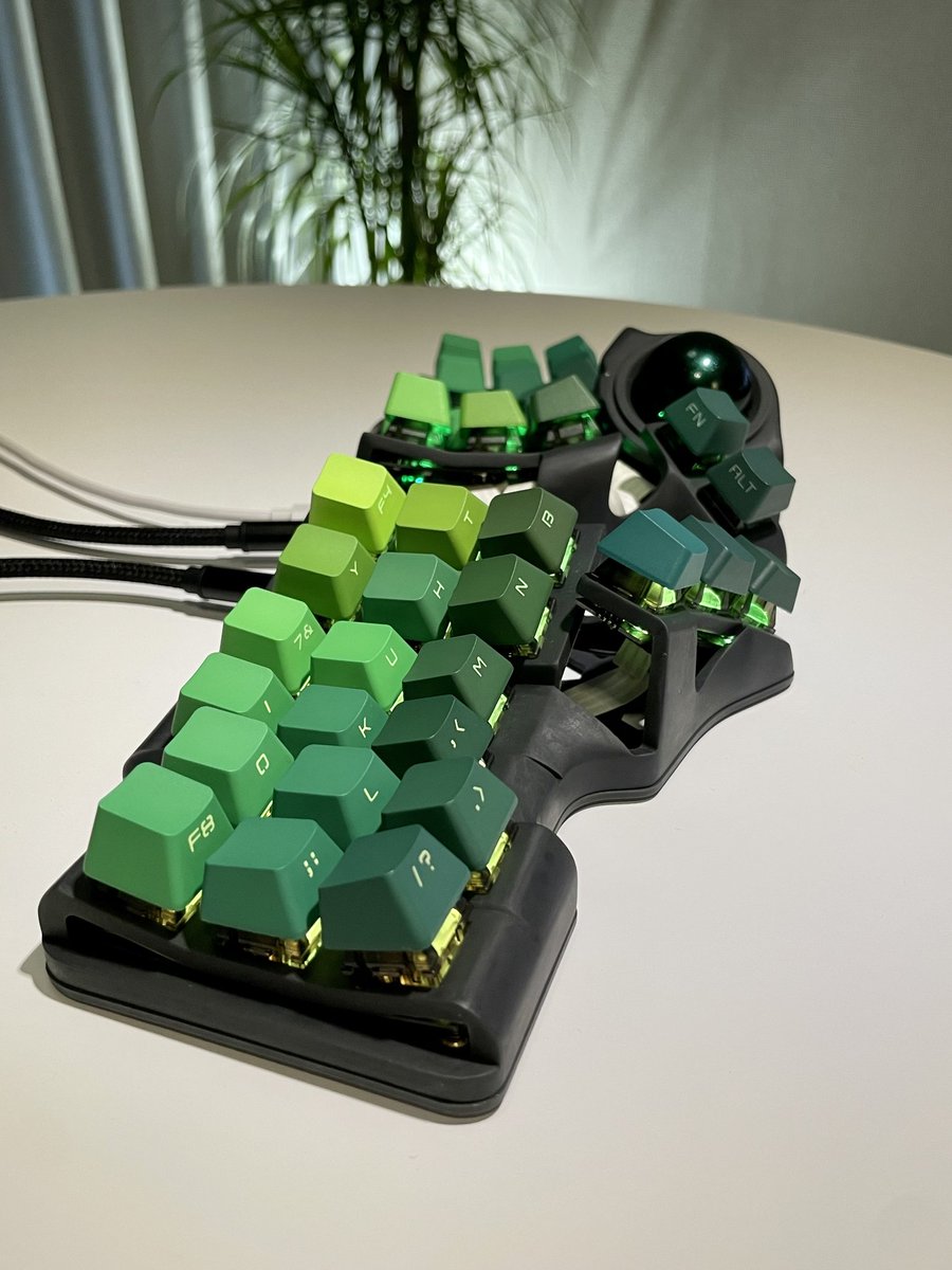 Leo_keeb's tweet photo. ついに完成した！🌴💚
#Charybdis Mini by @bstiqco https://t.co/9C3qgAlpFZ