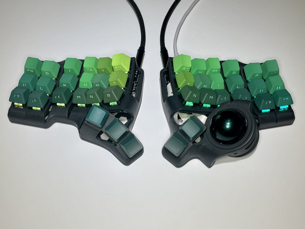 Leo_keeb's tweet photo. ついに完成した！🌴💚
#Charybdis Mini by @bstiqco https://t.co/9C3qgAlpFZ